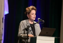 Dilma anuncia que Banco dos Brics terá 30 % da carteira em moedas locais até 2026